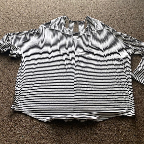 NWT Black&White Stripes Top - Picture 6 of 9